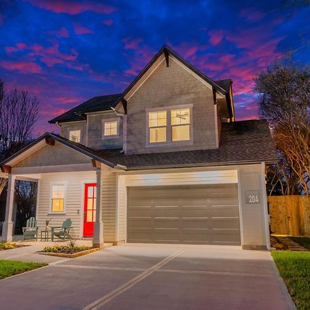 The Lodge Uptown Conroe Exterior photo